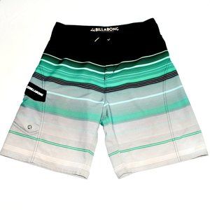 Billabong Board Shorts Green and Grey - Size 29 (Host Pick) 🌸